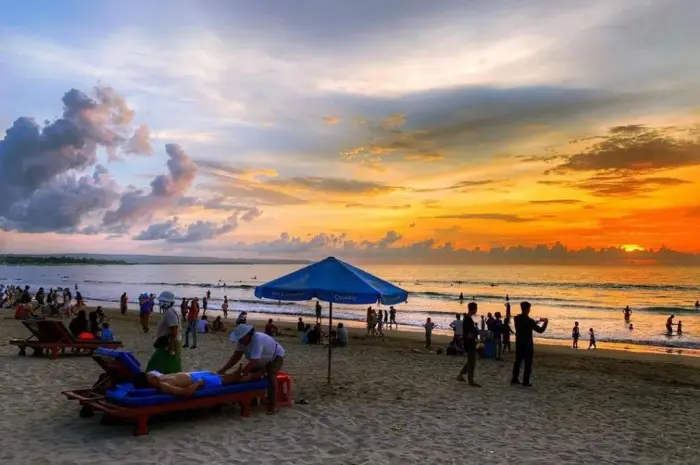 Pantai Kuta Bali, Pantai Indah dengan View Sunset Mempesona